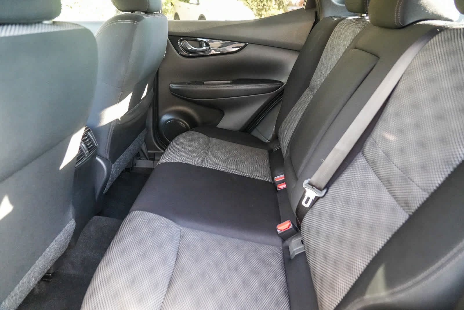 Used 2018 Nissan Rogue Sport SV FWD image 18