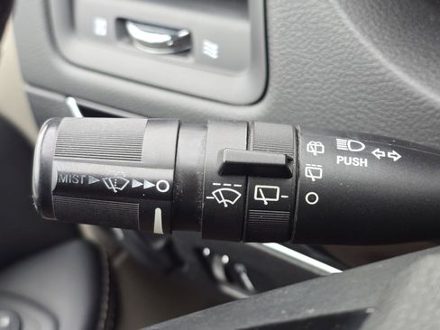 Used 2014 Dodge Grand Caravan SE image 28