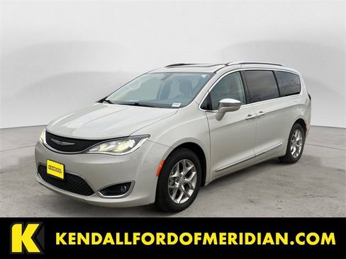 Used 2017 Chrysler Pacifica Limited w/ UConnect Theater Package image 1