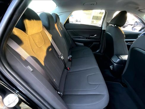 Used 2024 Hyundai Elantra SEL image 16
