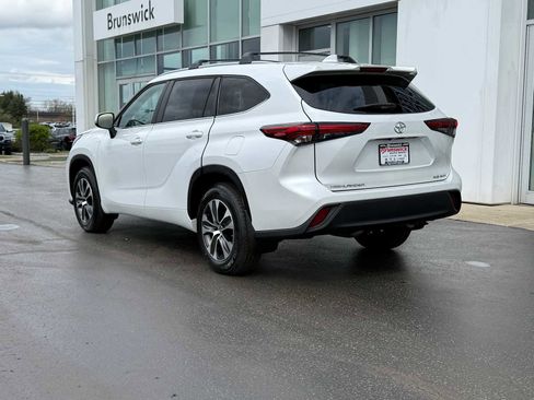 Used 2023 Toyota Highlander XLE image 6