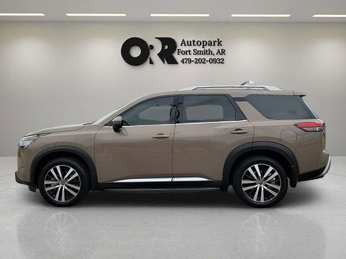 Used 2023 Nissan Pathfinder Platinum AWD/4WD image 3