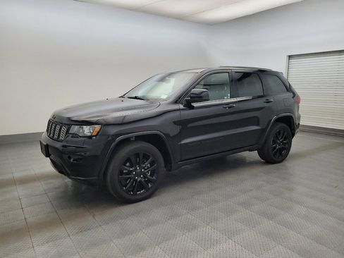 Used 2022 Jeep Grand Cherokee Laredo X AWD/4WD image 2