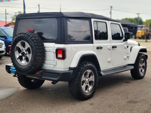 Used 2018 Jeep Wrangler Unlimited Sahara AWD/4WD image 4