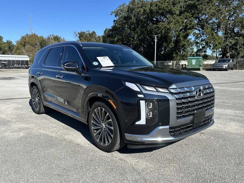 Used 2023 Hyundai Palisade Calligraphy image 2