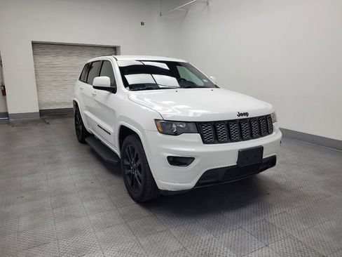Used 2018 Jeep Grand Cherokee Altitude RWD image 13