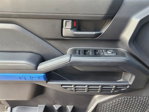 Used 2025 Toyota 4Runner TRD Off-Road image 17