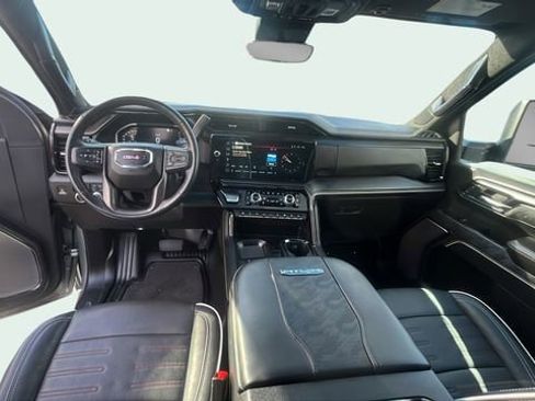 Used 2024 GMC Sierra 2500 AT4X image 11