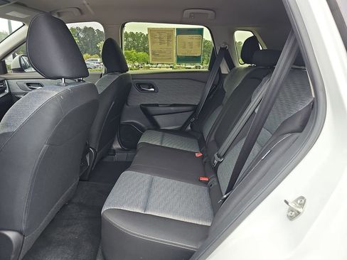 Used 2023 Nissan Rogue SV FWD image 17
