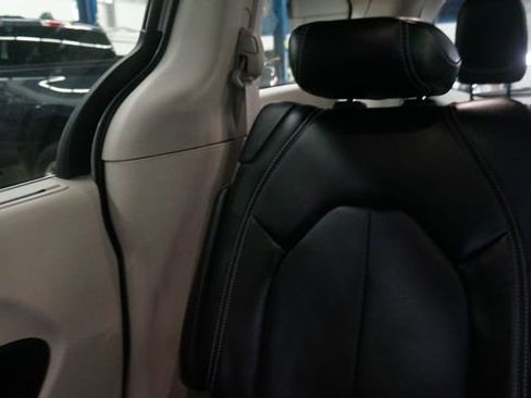 Used 2024 Chrysler Pacifica Touring-L image 56