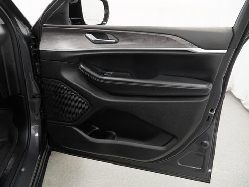 Certified 2023 Jeep Grand Cherokee Limited w/ Black Appearance Package image 47