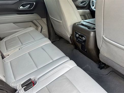 Used 2024 Chevrolet Suburban LT image 19