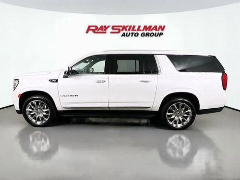Used 2022 GMC Yukon XL SLT w/ SLT Luxury Package image 4