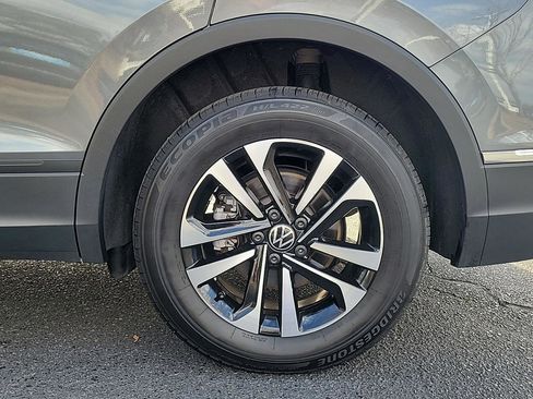 Used 2024 Volkswagen Tiguan S image 10