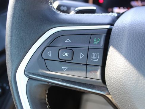 Used 2022 Jeep Grand Cherokee L Laredo image 16