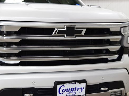Used 2024 Chevrolet Silverado 1500 High Country w/ High Country Premium Package AWD/4WD image 11