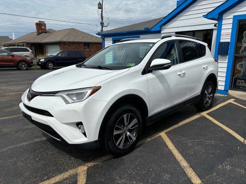 Used 2018 Toyota RAV4 XLE AWD/4WD image 1