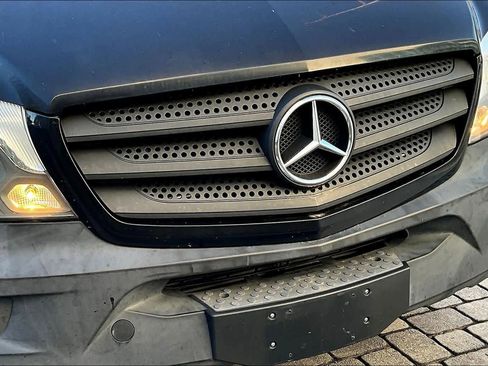 Used 2016 Mercedes-Benz Sprinter 2500 image 26