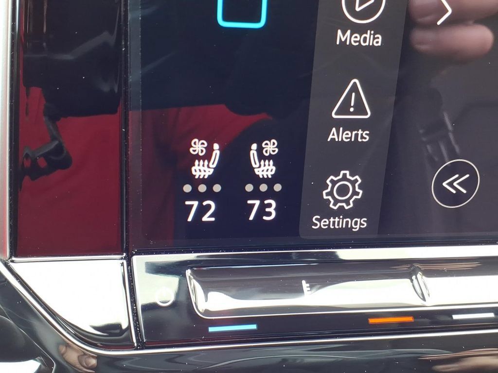 Used 2025 Volkswagen Atlas SE AWD/4WD image 22