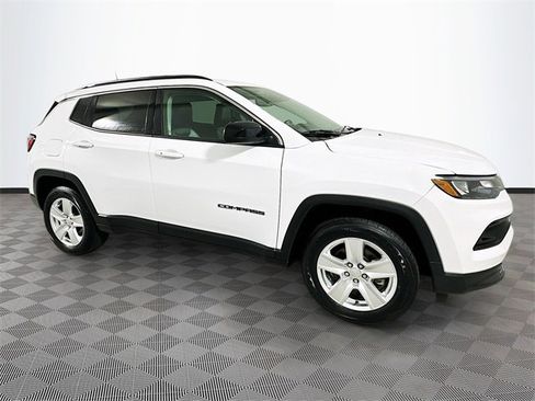 Certified 2022 Jeep Compass Latitude w/ Convenience Group image 8