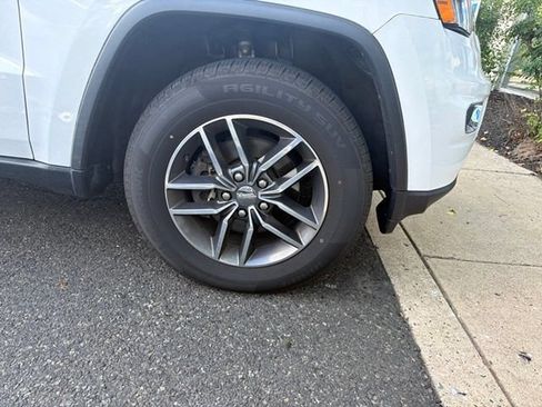 Used 2017 Jeep Grand Cherokee Limited AWD/4WD image 10