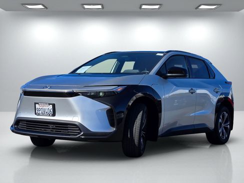 Used 2024 Toyota bZ4X XLE w/ Weather Package image 8