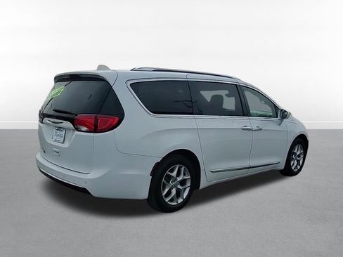 Used 2019 Chrysler Pacifica Touring-L image 6