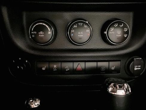 Used 2015 Jeep Wrangler Unlimited Sahara w/ Max Tow Package AWD/4WD image 33