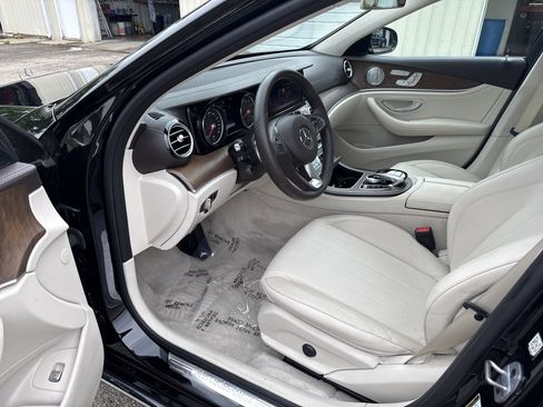 Used 2018 Mercedes-Benz E 300 4MATIC w/ Premium 1 Package image 17