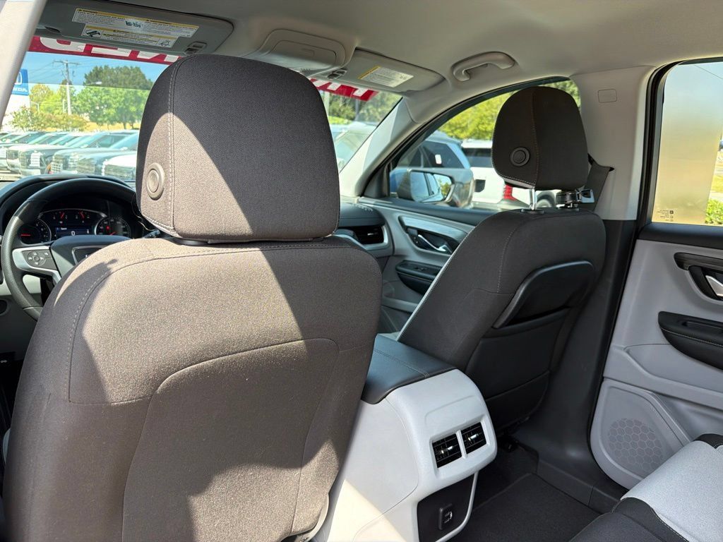 Used 2024 GMC Terrain SLE FWD image 29