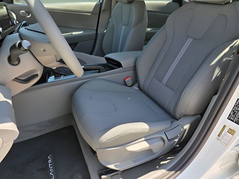 New 2026 Hyundai Elantra SE FWD image 13