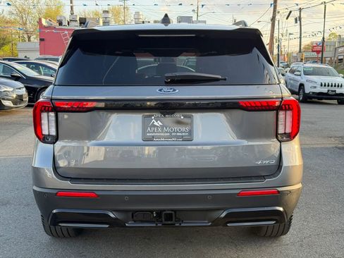 Used 2025 Ford Explorer ST-Line w/ ST-Line Street Pack image 12