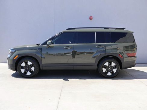 Used 2025 Hyundai Santa Fe SEL FWD image 2