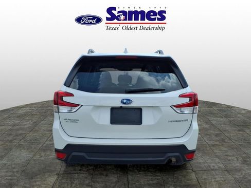 Used 2023 Subaru Forester Premium image 8