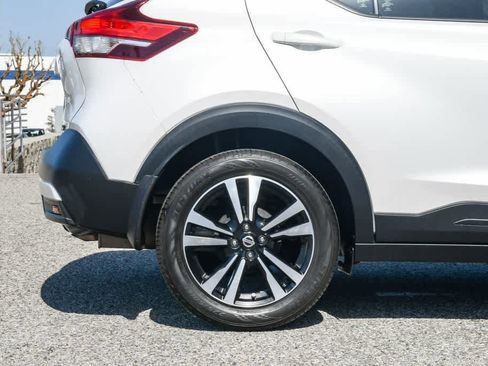 Used 2018 Nissan Kicks SR image 10