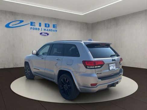 Used 2017 Jeep Grand Cherokee Altitude AWD/4WD image 9