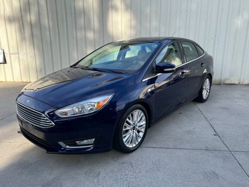 Used 2017 Ford Focus Titanium FWD image 8