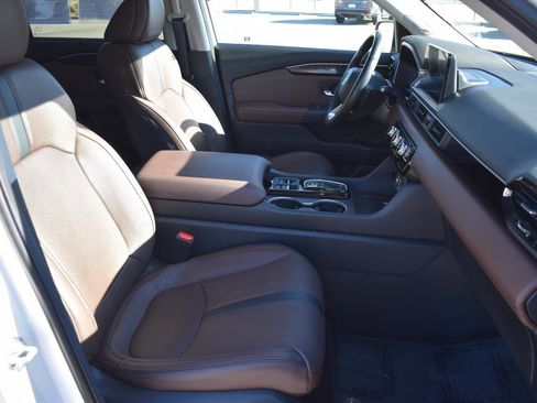 Used 2025 Honda Pilot Elite image 17