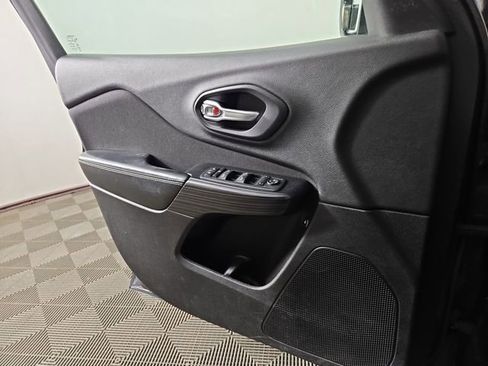 Used 2014 Jeep Cherokee Latitude w/ Comfort/Convenience Group FWD image 28