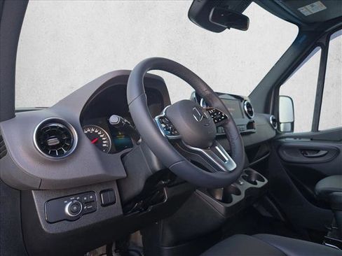 Used 2024 Mercedes-Benz Sprinter 2500 image 4