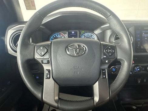 Used 2019 Toyota Tacoma TRD Off-Road AWD/4WD image 18