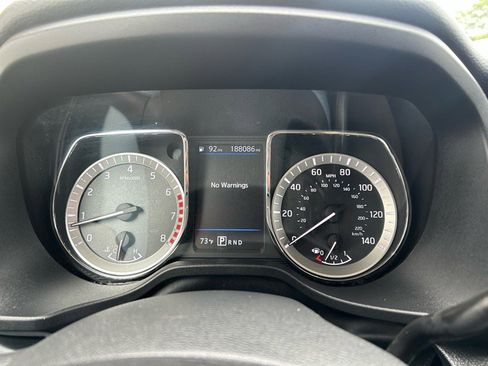 Used 2019 Nissan Titan S image 12