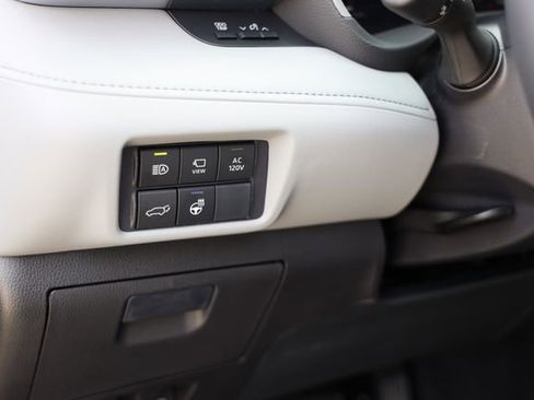 New 2026 Toyota Highlander Limited AWD/4WD image 18