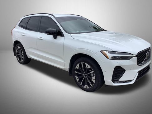 Used 2026 Volvo XC60 B5 Plus w/ Protection Package Premier AWD/4WD image 4