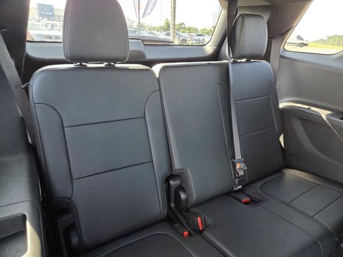 Used 2022 Chevrolet Traverse LT w/ LPO, Floor Liner Package FWD image 31