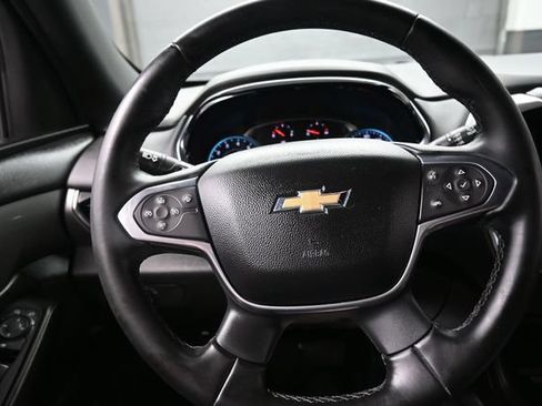 Used 2023 Chevrolet Traverse LT FWD image 2
