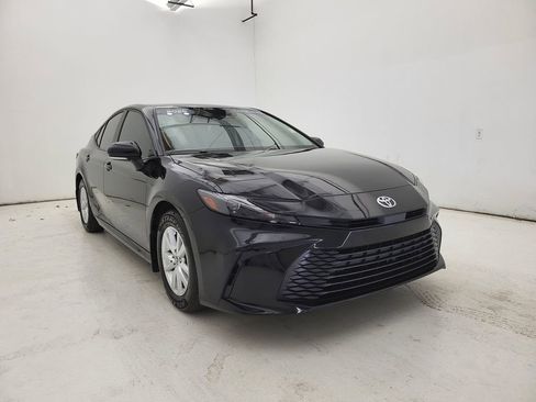 Used 2025 Toyota Camry LE image 9