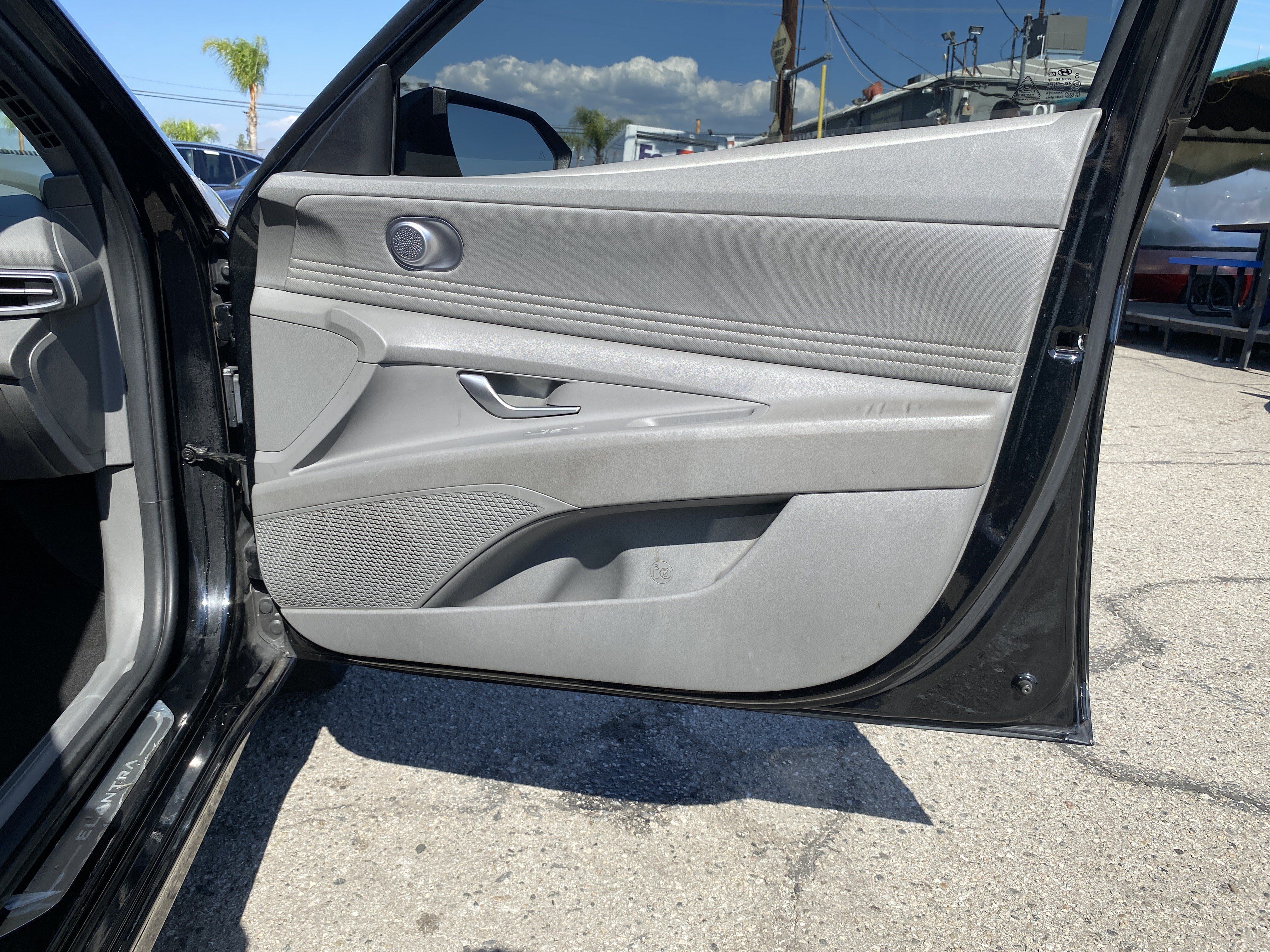 Used 2022 Hyundai Elantra SEL w/ Convenience Package FWD image 25