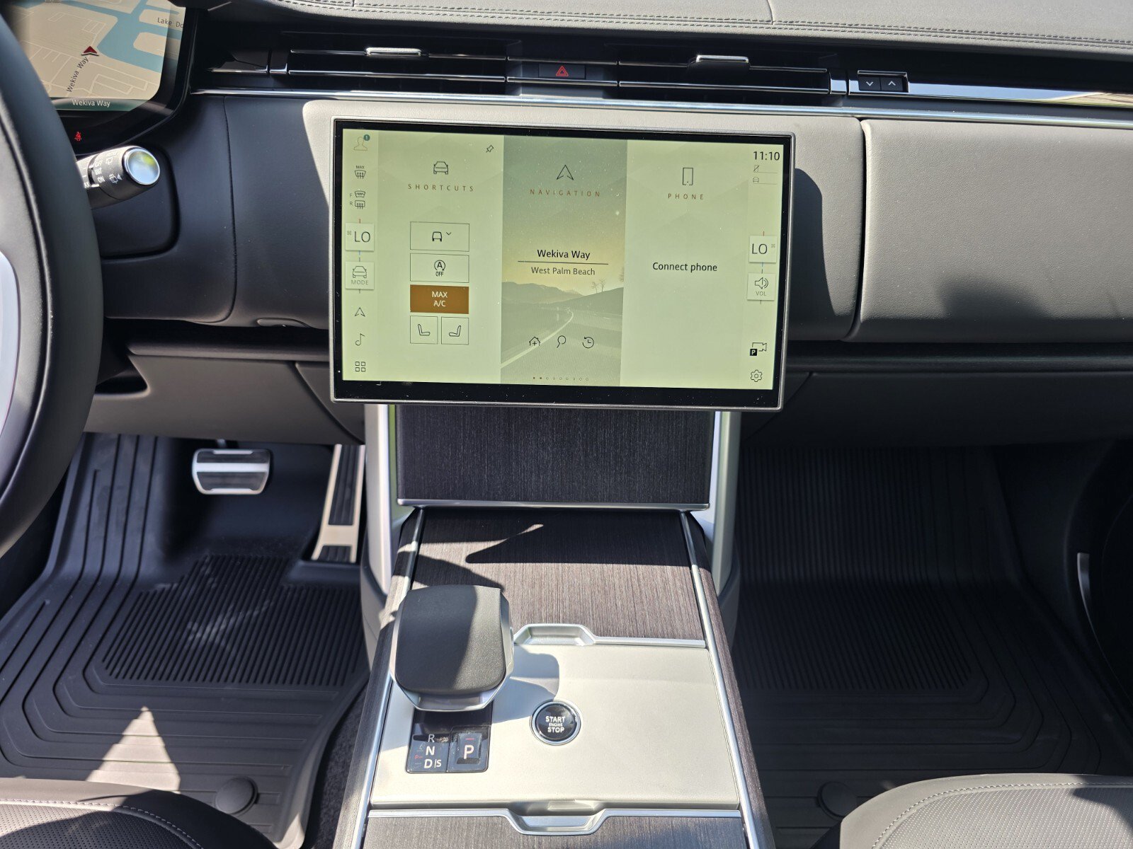 New 2026 Land Rover Range Rover Long Wheelbase SE AWD/4WD image 16