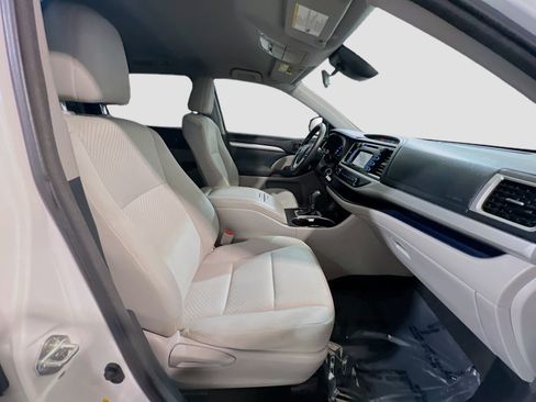 Used 2017 Toyota Highlander LE FWD image 20